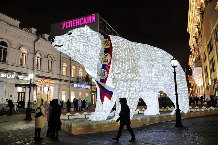 Открытие новогоднего оформление улицы Вайнера от компании Сима-ленд. Екатеринбург