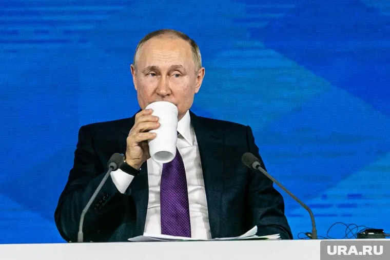 Старшие сенаторы-демократы США в среду представят новый пакет санкций в отношении России, где фигурирует Владимир Путин