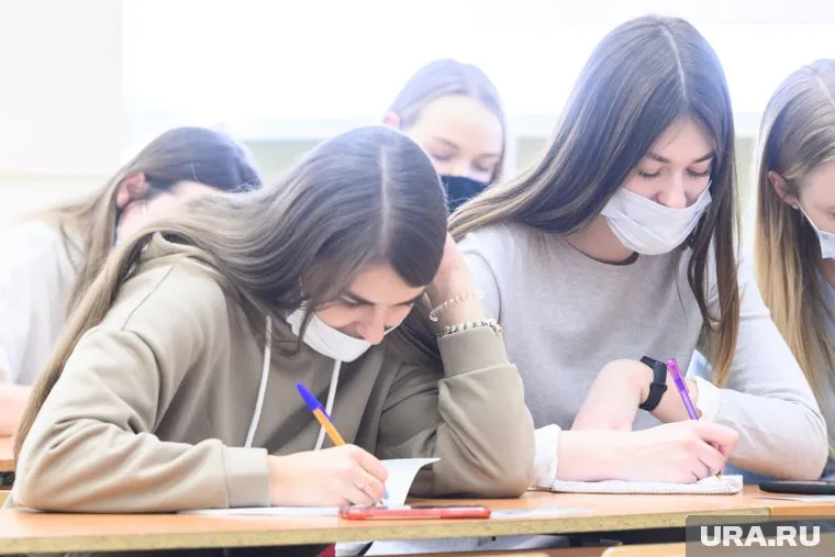 Вузы в Перми решают, как поступить с непривитыми иногородними студентами