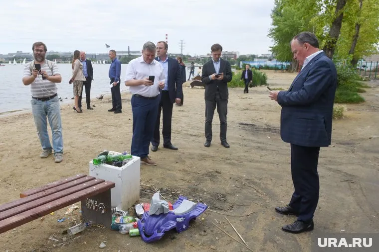 Мэр Алексей Орлов разозлился из-за мусора на пляже