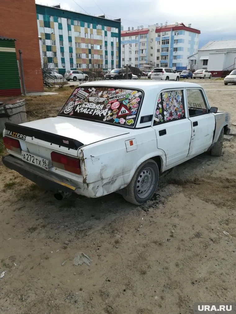 На этой «классике» житель Губкинского покатался по детской горке