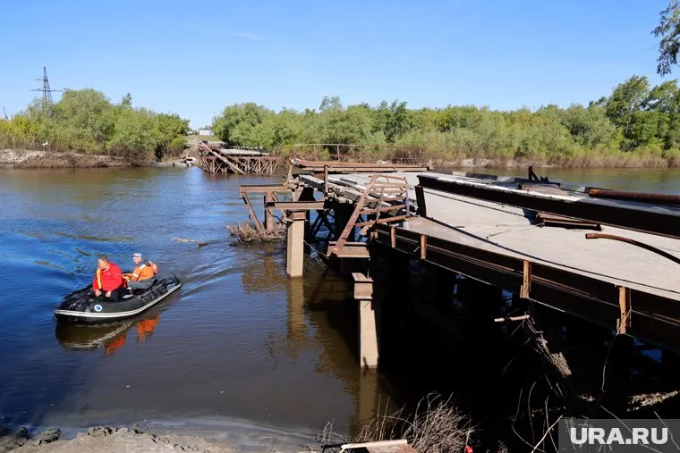 Начаты работы по демонтажу моста (архивное фото)