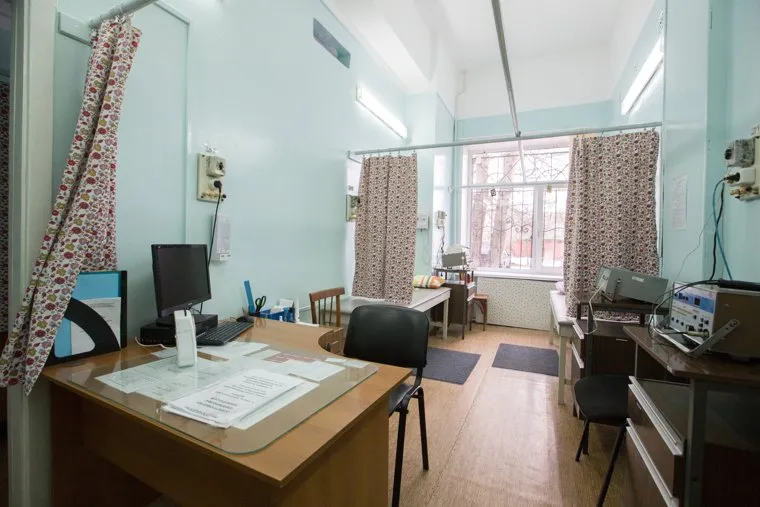 Митинг партии КПРФ против Единой России на территории детской поликлиники по ул. Карбышева.