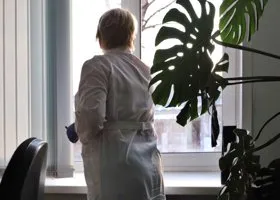 Врачи бегут из свердловской больницы и станции скорой помощи