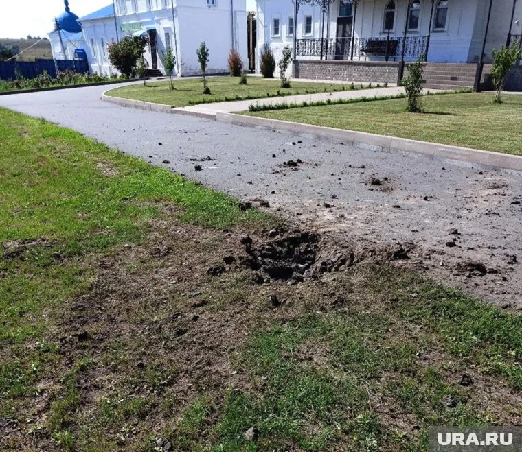 Обломки дрона оставили яму на территории монастыря