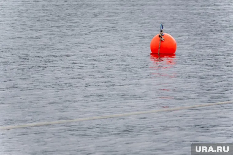 На акватории работают водолазы