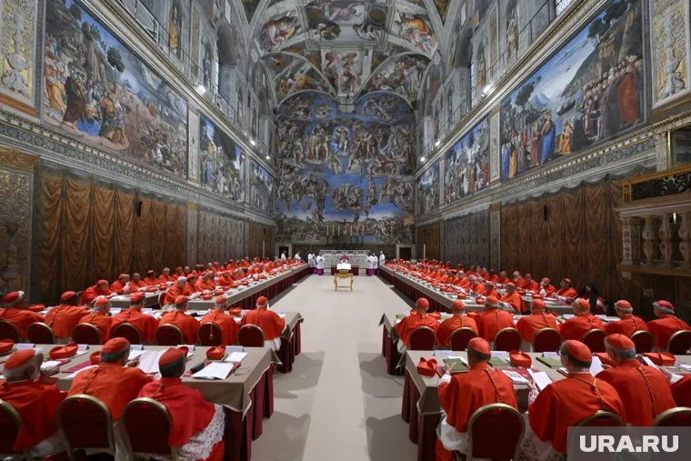 В Ватикане 133 кардинала выбирали 267-го понтифика 