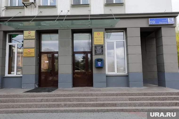 На улицу вывели сотрудников нескольких министерств