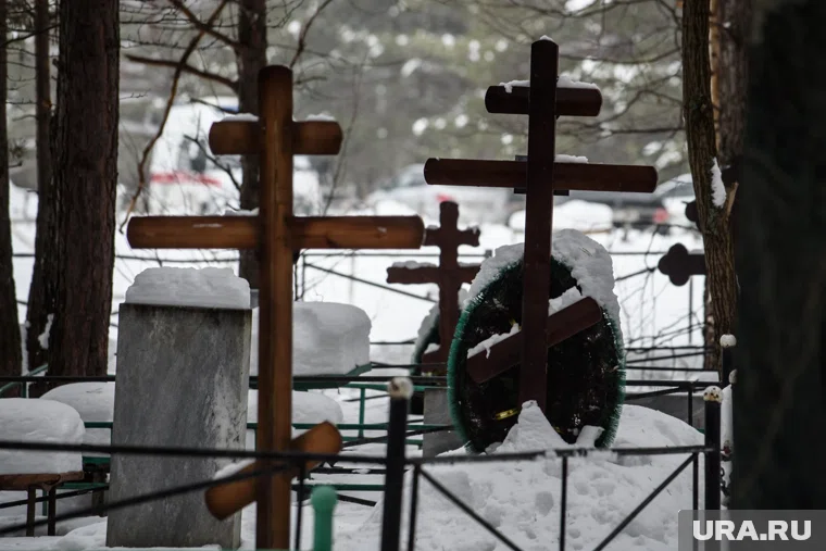На Троекуровском кладбище открыли памятник певцу группы "На-На"