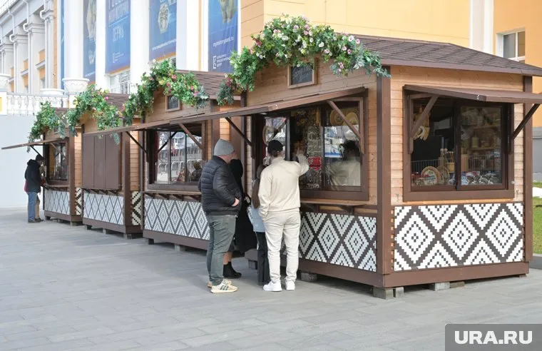 Ярмарка у речного вокзала, 1 мая 2025 года