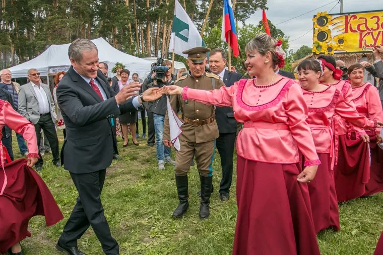 Празднование Дня России. Курганская область. Куртамыш, кокорин алексей, танец, день россии2017