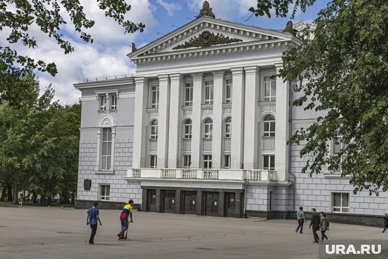 Пермский театр оперы и балета приостанавливает работу из-за коронавируса