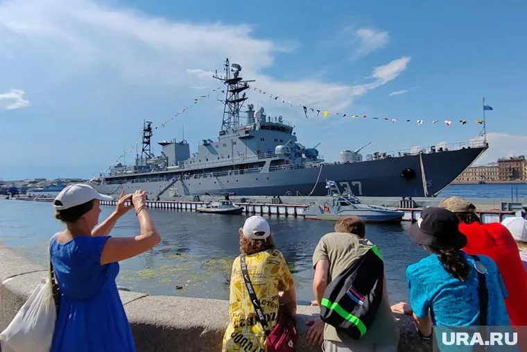 В Санкт-Петербурге ведется подготовка к параду ВМФ