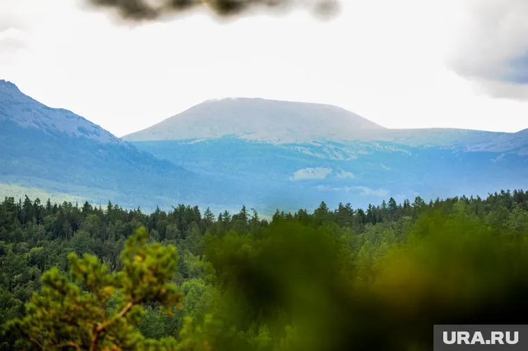 База находится у подножья горы Иремель