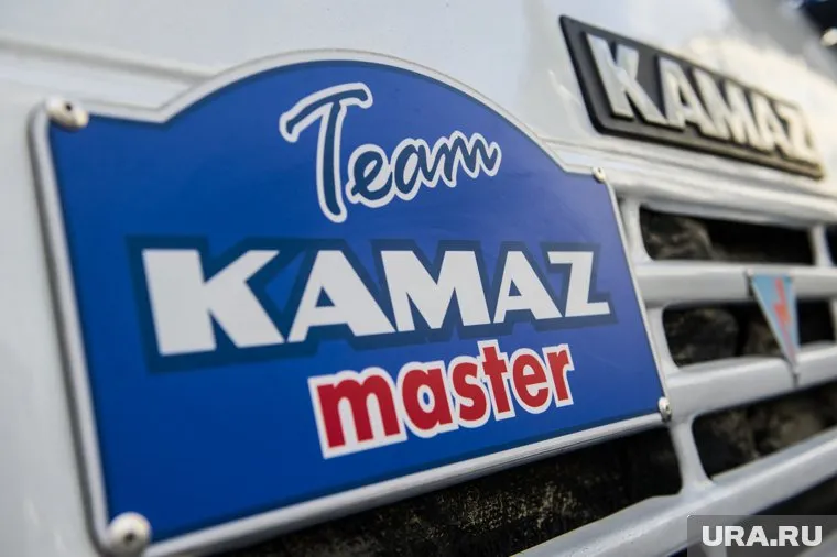 Команда пилотов объезжает трассы в Новом Уренгое