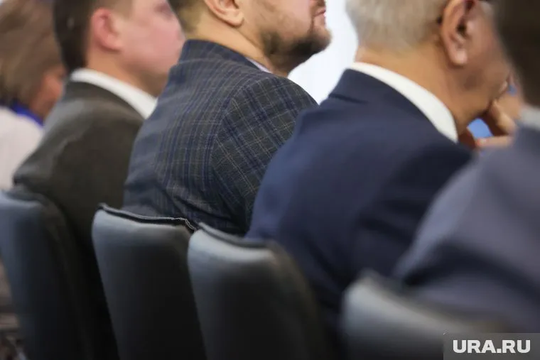 В муниципалитетах ЯНАО начнут экономить на транспорте для чиновников, сообщает источник