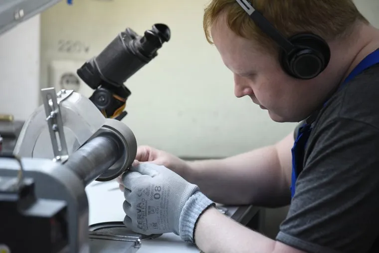 Визит министра промышленности и науки Свердловской области Сергея Пересторонина на импортозамещающее производство медицинских изделий. Екатеринбург