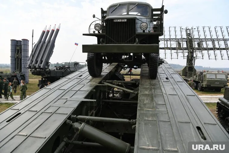 Поставки вооружения на Украину оттягивают разрешение конфликта, считает немецкий политик