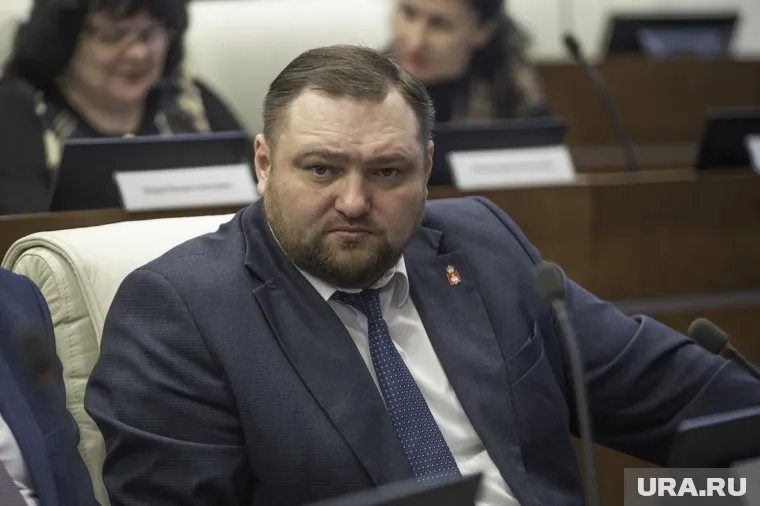 Александр Борисов оказывает всю необходимую помощь пострадавшим