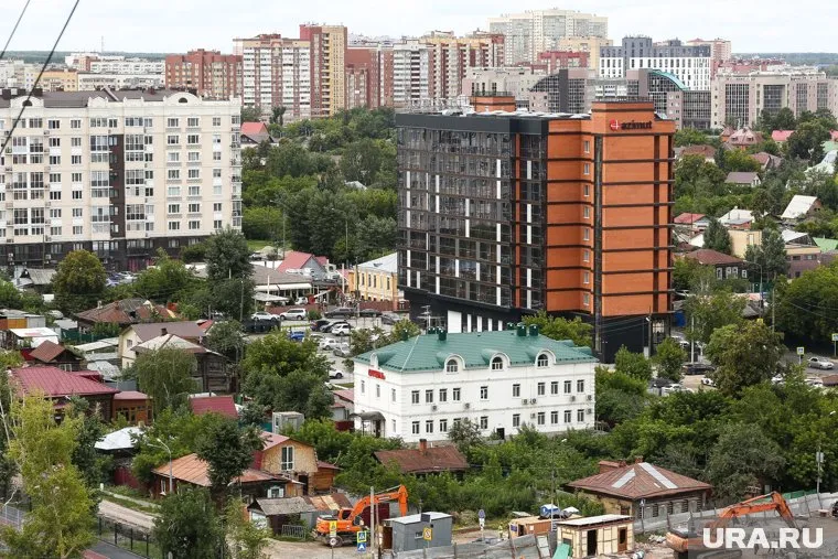 В центре Тюмени еще 10-20 лет назад вместо элитных ЖК стояли покосившиеся деревянные дома