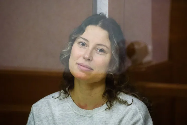 Оглашение приговора Ксении Карелиной в Свердловском областном суде. Екатеринбург