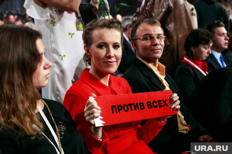 Телеведущая призналась, что ей помогло яркое платье