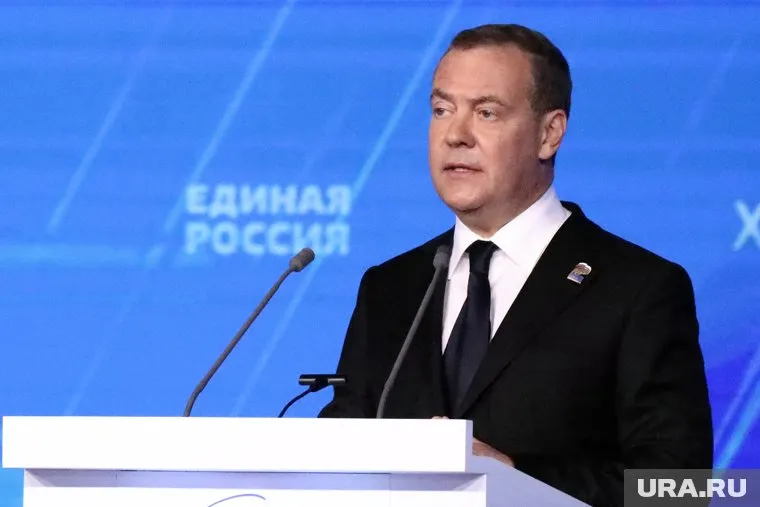 Медведев пожелал Чехии новой Пражской весны