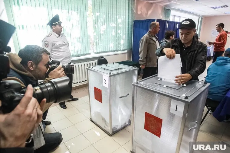 На избирательных участках тюменцы голосовали рядом с известными бизнесменами, политиками и учеными