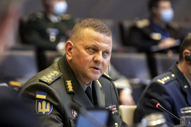 Офис Зеленского оказывает на Валерия Залужного политическое давление, чтобы тот отказался от участия в президентских выборах, передает «Страна.ua»