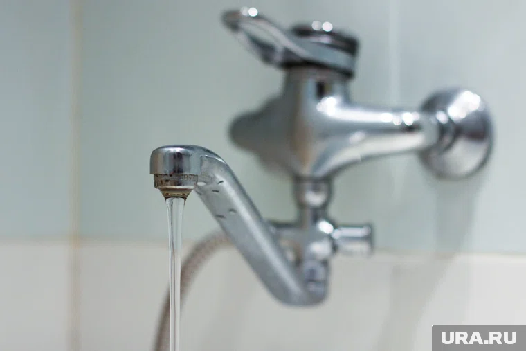 Протечки воды провоцируют коррозию труб и размывание фундаментов, заявил замглавного инженера РВК-Воронеж