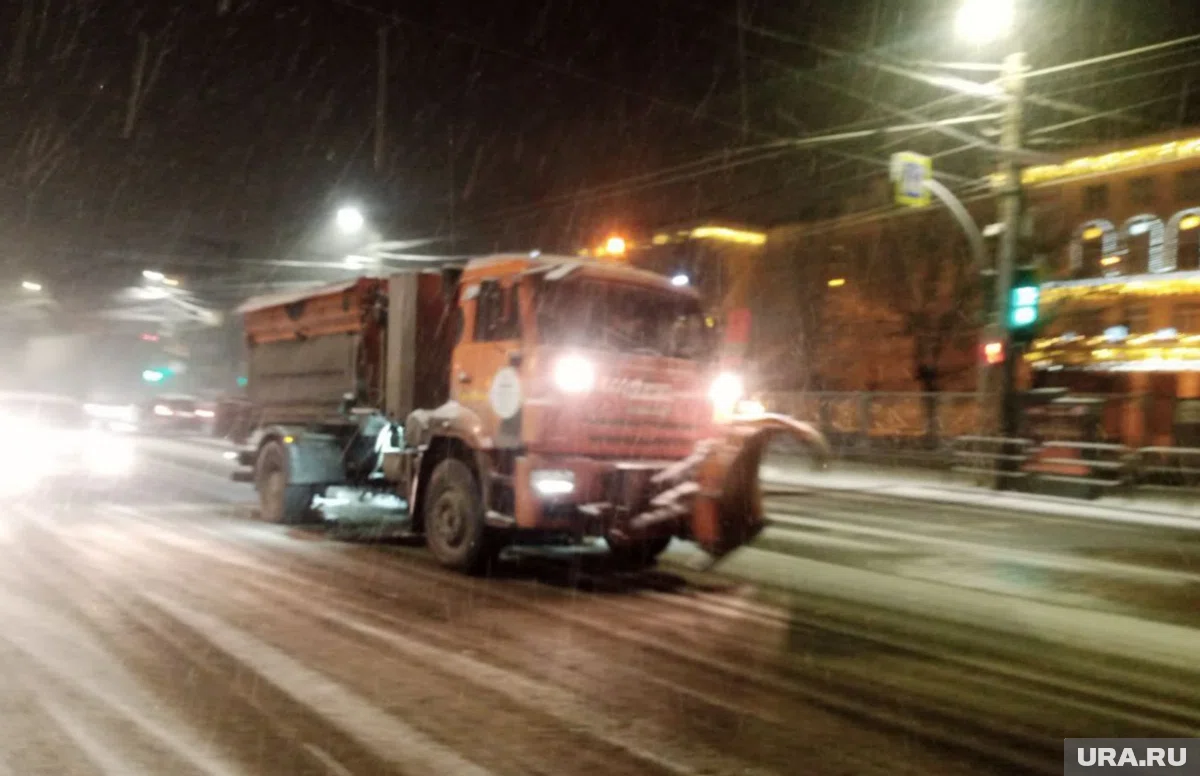 Уборка снега в Челябинске продлится всю ночь