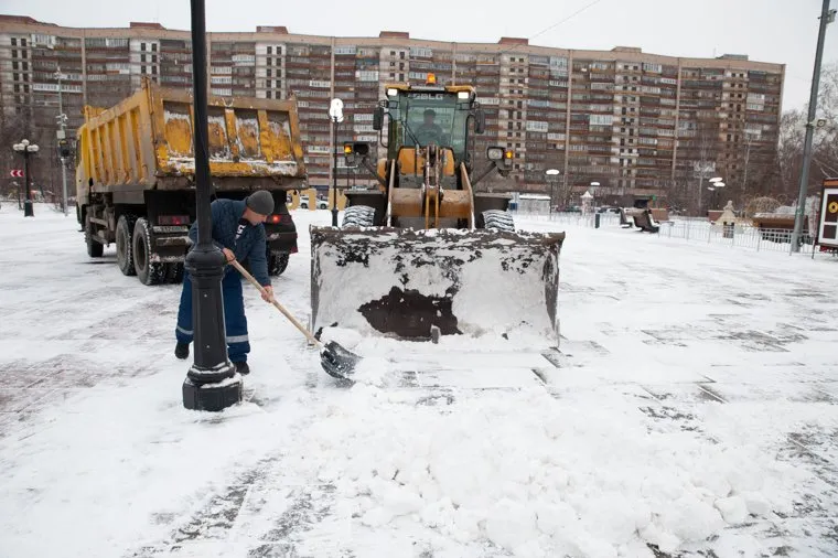Снег в городе. Тюмень