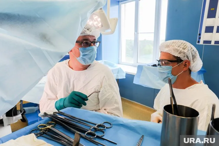 Сюжет фильма закрутился вокруг врачей из одной семьи