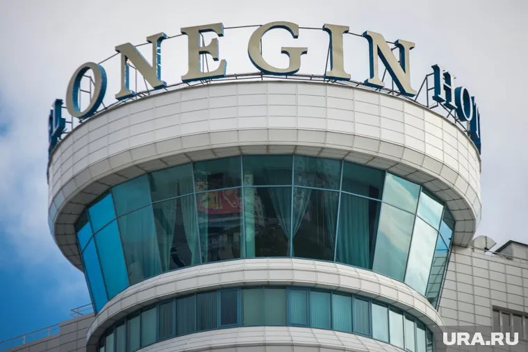 Эвакуация из здания началась примерно в 12:00