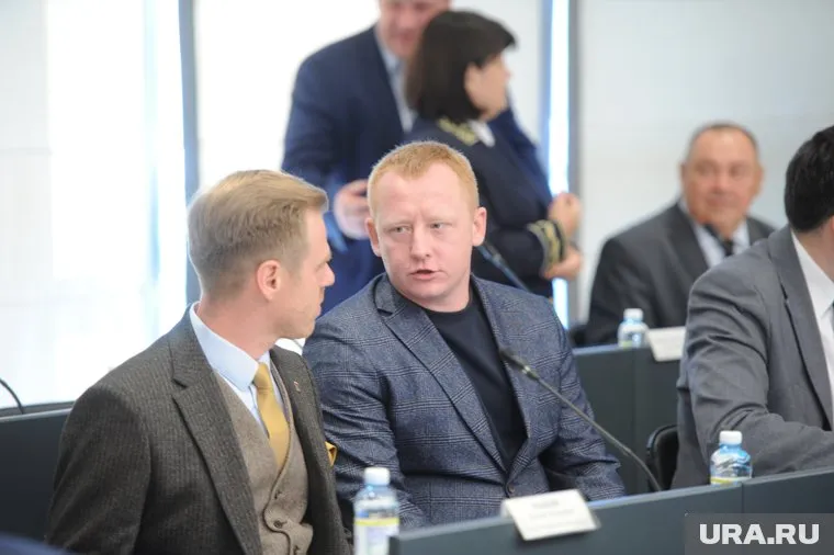 Барбашин (справа) подчеркнул важность человеческого отношения коммунальщиков к челябинцам