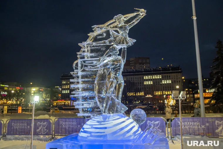 В Новом Уренгое открылся фестиваль ледовых скульптур, посвященный юбилею Салтыкова-Щедрина