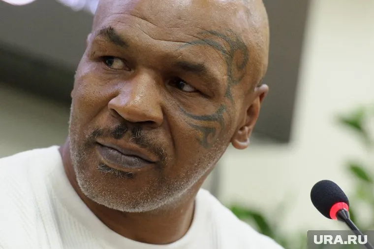 Майк Тайсон вышел впервые на ринг с 2005 года