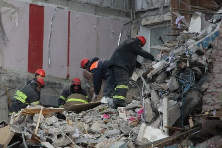 Взрыв бытового газа в доме № 164 на проспекте Карла Маркса. Часть 7. Магнитогорск, разбор завалов, мчс