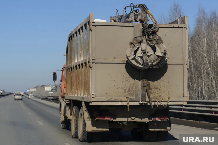 Бойцам ВСУ еду и провизию поставляют на мусоровозах (архивное фото)