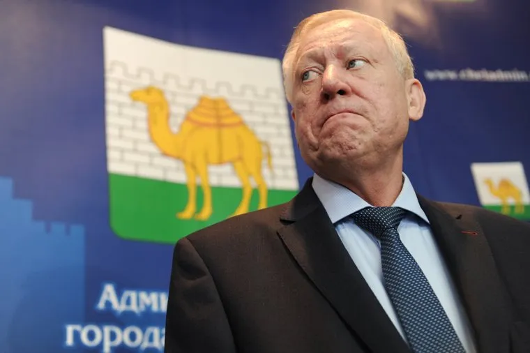 Евгений Тефтелев, пресс-подход по итогам совещания по мусорной теме. Челябинск, тефтелев евгений, герб челябинской области