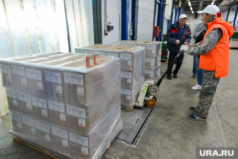 Новые 15 тонн гуманитарки вместе с роботом-эвакуатором были отправлены в Макеевку из ХМАО