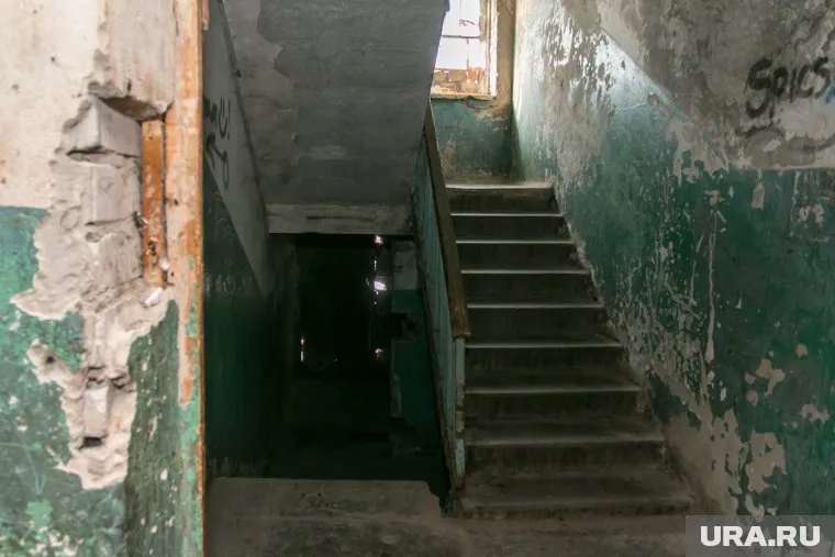 Курганские сироты жалуются, что в доме разрушаются лестницы и стены (архивное фото)