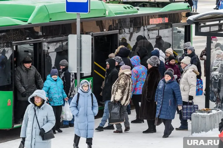 Жители Лабытнанги опоздали на учебу и работу из-за конфликта с водителем автобуса