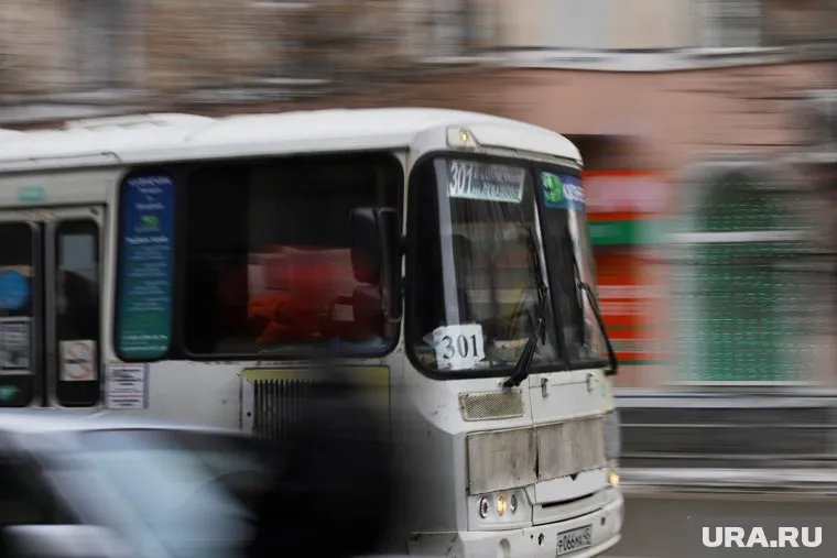 Екатеринбургский кондуктор подралась с пассажиром и выгнала его из автобуса (архивное фото)
