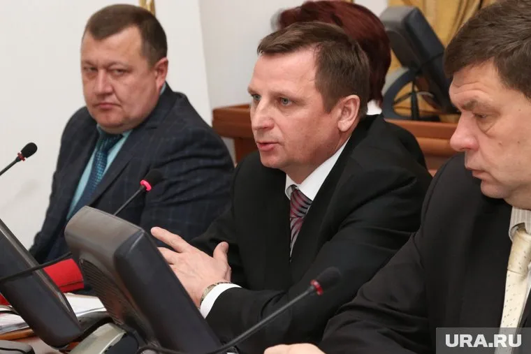 Александр Клочков (в центре фото) заявил, что суд не принял его доводы