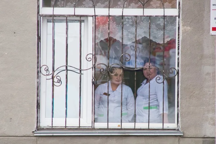 Митинг партии КПРФ против Единой России на территории детской поликлиники по ул. Карбышева.