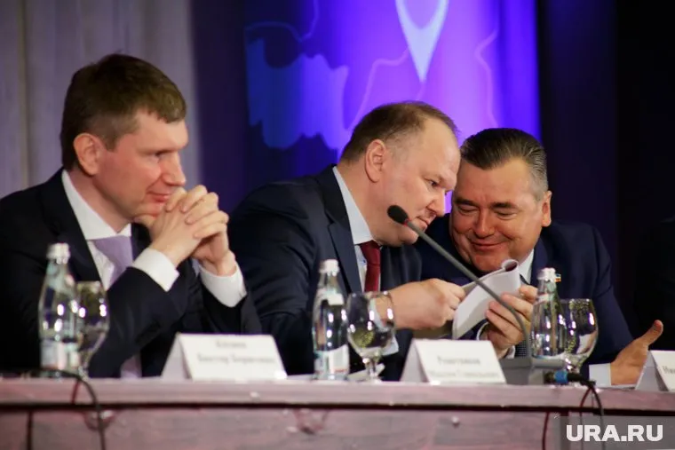 Разговоры во время совещаний теперь будут анализировать