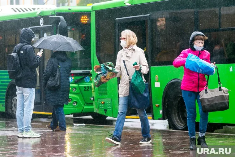 Снижать стоимость проезда власти не планируют, чтобы не ущемлять частных перевозчиков
