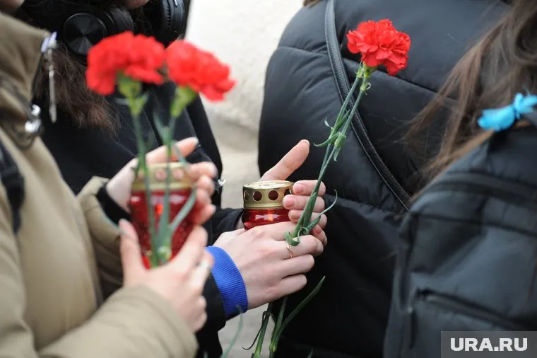 Надымчане создали Орден Отечественной войны из свечей и лампад