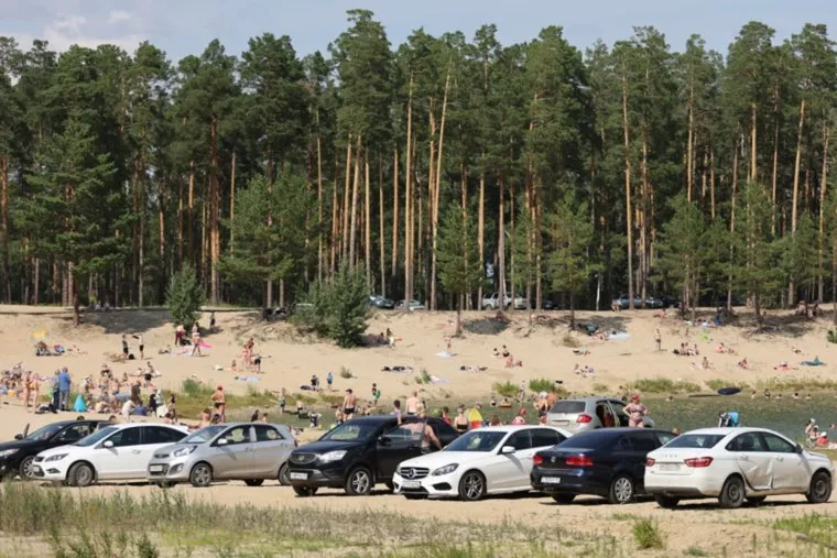 Пляж Голубые озера. Курган